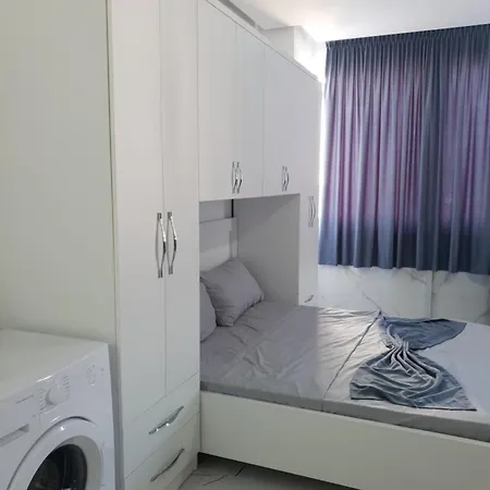 Season Apartment